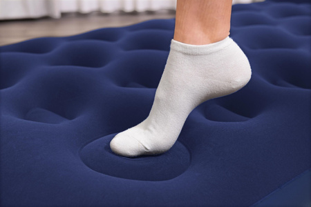 Materac Welurowy Z Pompką 188/99/28cm BESTWAY