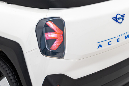 Pojazd Mini Concept Aceman Biały crossover