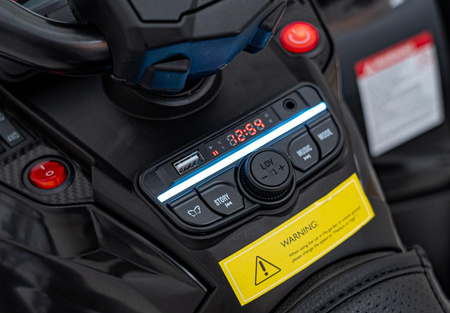 Quad Can Am Outlander ATV z Pilotem Czarny