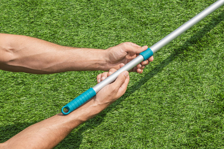 Cedzak z siatką i kijem do czyszczenia basenów BESTWAY ok. 163cm