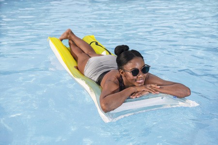 Materac Do Pływania Cytrynka 183 x 69 cm Bestway 44122