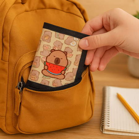 Portfelik Dziecięcy Na Rzep z Karabińczykiem Kapibara Z Arbuzem