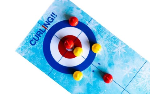 Curling gra planszowa zręcznościowa LUCRUM GAMES 4+ Curling gra planszowa zręcznościowa LUCRUM GAMES 4+