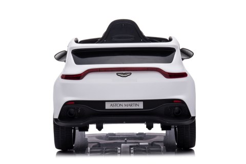Aston Martin DBX na akumulator dla dzieci Biały + Pilot + EVA + Pasy + Wolny Start + Audio LED Aston Martin DBX na akumulator dla dzieci Biały + Pilot + EVA + Pasy + Wolny Start + Audio LED