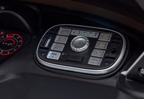 Aston Martin DBX na akumulator dla dzieci Biały + Pilot + EVA + Pasy + Wolny Start + Audio LED Aston Martin DBX na akumulator dla dzieci Biały + Pilot + EVA + Pasy + Wolny Start + Audio LED