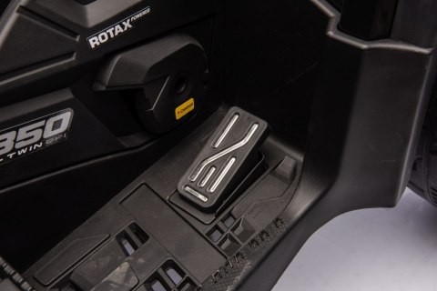 Quad Can Am Outlander ATV z Pilotem Czarny Quad Can Am Outlander ATV z Pilotem Czarny